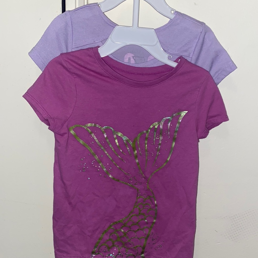 2 graphic tee shirts 👚
